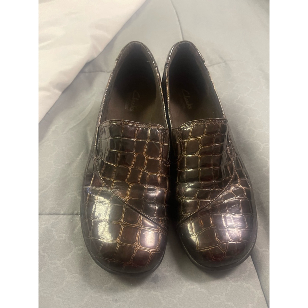 Women's Clarks Slip-On Loafers Brown
